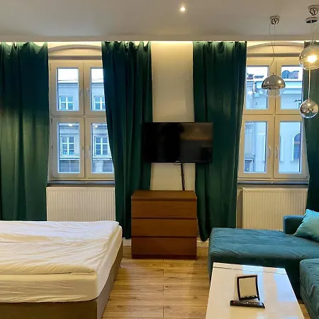 Apartmenty Mariacka 20 -Self Check-In 24H -Glosno W Weekendy - Noisy On The Weekend 아파트 *