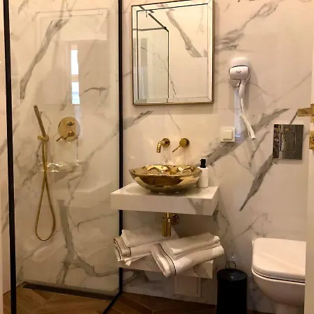 Apartmenty Mariacka 20 -self Check-in 24h -loud On The Weekends - By Kanclerz Investment Daire Katoviçe