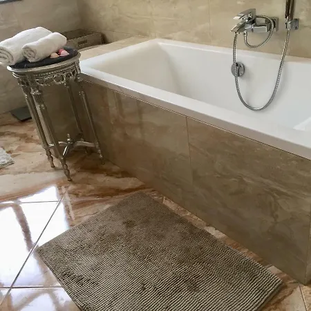 Apartmenty Mariacka 20 -Self Check-In 24H -Glosno W Weekendy - Noisy On The Weekend * 카토비체